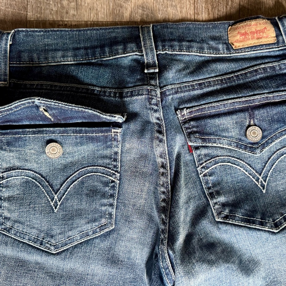 Vintage Levi’s 524 Too Superlow Button Flap Back Pockets w/ Button Closure Jeans - Picture 2 of 16